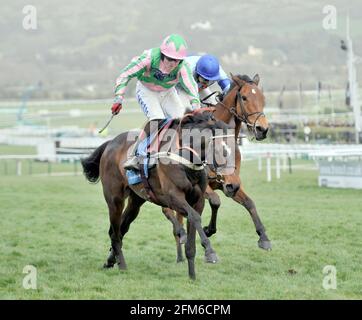 CHELTENHAM 2008 1st TAG. 11/3/2008. DIE SCHLUMFIT KAPPA CHAMPION HÜRDE. ROBERT THORNTON ÜBER KATCHIT NACH DEM LETZTEN. BILD DAVID ASHDOWN Stockfoto