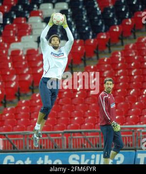 ENGLAND TRAINING IN WEMBLEY FÜR DAS SPIEL MIT DER SCHWEIZ 4/2/2008. MARK JAMES. BILD DAVID ASHDOWN Stockfoto