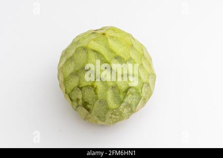 Custard Apple oder Cherimoya isoliert auf weiss Stockfoto