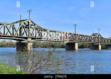 Wien, Österreich. Stadlauerbrücke in Wien über die Donau Stockfoto