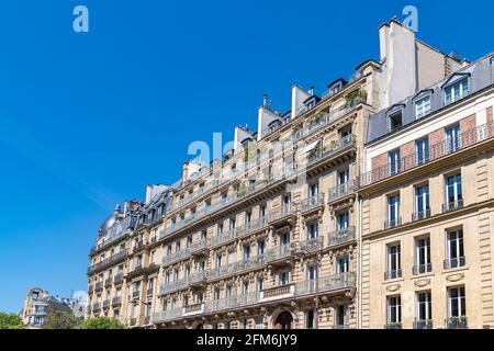 Paris, schöne Gebäude im 16. Arrondissement, Boulevard de Beausejour, ein gehobenes Viertel Stockfoto