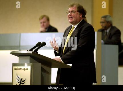 LIB DEM-KONFERENZ - DIGBY JONES, GENERALDIREKTOR DES CBI VON BOURNEMOUTH, SPRICHT ZU DER KONFERENZ. BILD: JOHN VOOS 25. September 2001 Stockfoto