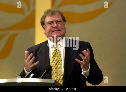 LIB DEM-KONFERENZ - DIGBY JONES, GENERALDIREKTOR DES CBI VON BOURNEMOUTH, SPRICHT ZU DER KONFERENZ. BILD: JOHN VOOS 25. September 2001 Stockfoto