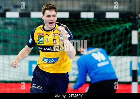 Mannheim, Deutschland. Mai 2021. Handball: Bundesliga, Rhein-Neckar Löwen - Füchse Berlin, Matchday 28, SAP Arena. Niclas Kirkelokke von den Rhein-Neckar Löwen feiert ein Tor. Quelle: Uwe Anspach/dpa/Alamy Live News Stockfoto