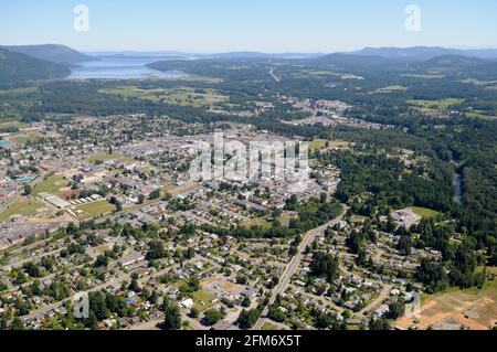 Luftaufnahme der Innenstadt von Duncan und Cowichan Bay, Cowichan Valley, Vancouver Island, British Columbia, Kanada. Stockfoto