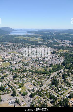 Luftaufnahme von Duncan und Cowichan Bay, Duncan, Cowichan Valley, Vancouver Island, British Columbia, Kanada. Stockfoto