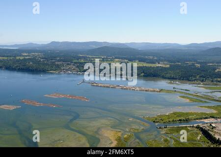 Luftaufnahme der Mündung der Cowichan Bay aus dem Norden, Vancouver Island, British Columbia, Kanada. Stockfoto