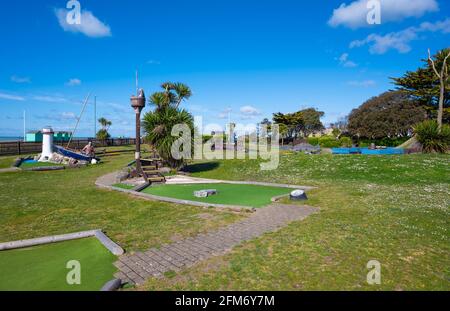 Buccaneer Bay, ein 9-Loch-Abenteuergolfplatz (Crazy Golf) in Norfolk Gardens an der Sea Road in Littlehampton, West Sussex, England, Großbritannien. Stockfoto