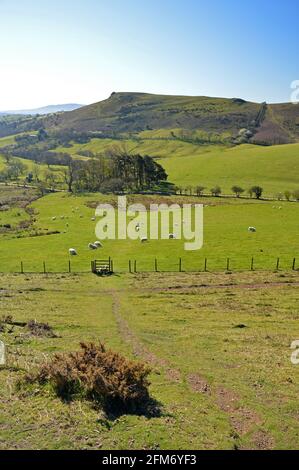 Blick auf Willstone Hill von Caer Caradoc in der Frühlingssonne, Shropshire Stockfoto