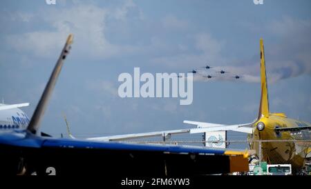 Fort Lauderdale, Usa. Mai 2021. Die U.S. Navy Blue Angels, die am Donnerstag, den 6. Mai, am internationalen Flughafen Ft Lauderdale-Hollywood zum Medientag in Ft Lauderdale, Florida, eintreffen, 2021.die Fort Lauderdale Air Show wird die Blue Angels' der USN zu ihrem 75. Geburtstag zeigen und eine der ersten Auftritte des Teams in der F/A-18 Super Hornet, wenn das Team vom alten Hornet wechselt. Foto von Gary i Rothstein/UPI Credit: UPI/Alamy Live News Stockfoto