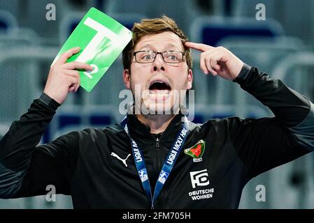 Mannheim, Deutschland. Mai 2021. Handball: Bundesliga, Rhein-Neckar Löwen - Füchse Berlin, Matchday 28, SAP Arena. Der Berliner Coach Jaron Siewert zeigt Gesten. Quelle: Uwe Anspach/dpa/Alamy Live News Stockfoto