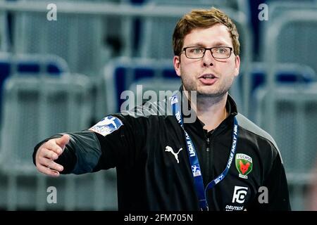 Mannheim, Deutschland. Mai 2021. Handball: Bundesliga, Rhein-Neckar Löwen - Füchse Berlin, Matchday 28, SAP Arena. Der Berliner Coach Jaron Siewert zeigt Gesten. Quelle: Uwe Anspach/dpa/Alamy Live News Stockfoto