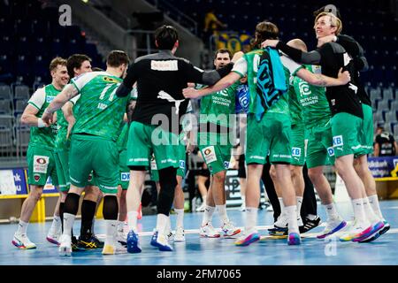 Mannheim, Deutschland. Mai 2021. Handball: Bundesliga, Rhein-Neckar Löwen - Füchse Berlin, Matchday 28, SAP Arena. Das Berliner Team freut sich über den Sieg. Quelle: Uwe Anspach/dpa/Alamy Live News Stockfoto