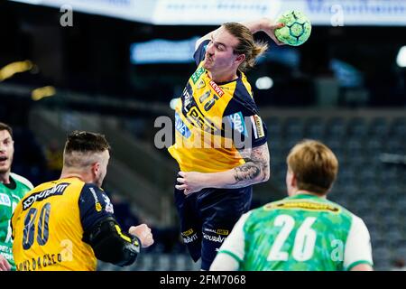 Mannheim, Deutschland. Mai 2021. Handball: Bundesliga, Rhein-Neckar Löwen - Füchse Berlin, Matchday 28, SAP Arena. Lukas Nilsson von den Rhein-Neckar Löwen wirft auf das Tor. Quelle: Uwe Anspach/dpa/Alamy Live News Stockfoto