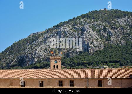 Blick von Pollenca auf das Kloster auf dem Hügel Stockfoto