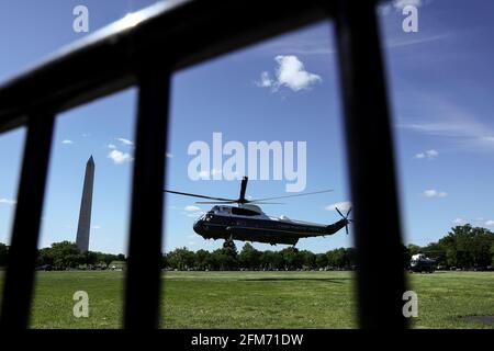 Washington, DC. Mai 2021. Marine One mit Präsident Joe Biden verlässt am Donnerstag, den 6. Mai 2021, die Ellipse in der Nähe des Weißen Hauses in Washington, DC. Präsident Biden reist nach Lake Charles, Louisiana. (Foto von Oliver Contreras/Sipa USA)Quelle: Oliver Contreras/Pool via CNP Quelle: dpa/Alamy Live News Stockfoto