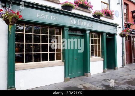 McHughs, das älteste öffentliche Haus in Belfast, Nordirland, wurde 1711 gegründet Stockfoto