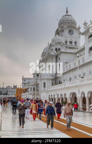 AMRITSAR, INDIEN - 26. JANUAR 2017: Ghanta Ghar Deori Uhrenturm des Goldenen Tempels in Amritsar, Punjab, Indien Stockfoto