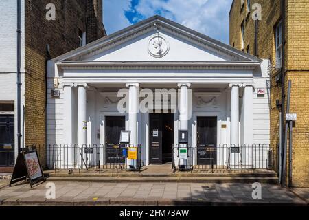 Das Pitt Club Building Cambridge an der 7a Jesus Lane. Der Pitt Club wurde 1835 gegründet, Gebäude stammt aus dem Jahr 1863. Pizza Express ist jetzt im Erdgeschoss vermietet. Stockfoto