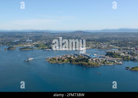 Luftaufnahme des Hafens Esquimalt und der Werft der CFB Esquimalt Naval. Victoria, Vancouver Island, British Columbia Stockfoto