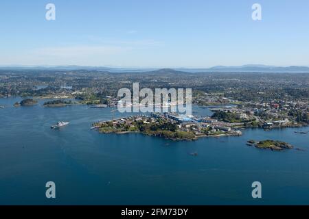 Luftaufnahme des Esquimalt Harbour und der CFB Esquimalt Naval Werft. Victoria, Vancouver Island, British Columbia Stockfoto