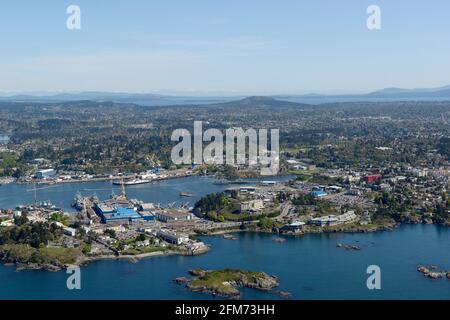 Luftaufnahme des Hafens Esquimalt und der Werft der CFB Esquimalt Naval. Victoria, Vancouver Island, British Columbia Stockfoto