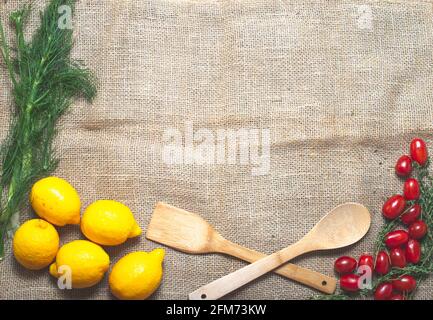 Avocado-Holzutensilien aus Limone Fenchel Stockfoto