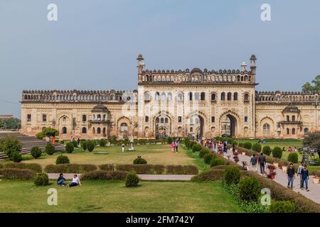 LUCKNOW, INDIEN - 3. FEBRUAR 2017: Eingangstor zu Bara Imambara in Lucknow, Bundesstaat Uttar Pradesh, Indien Stockfoto