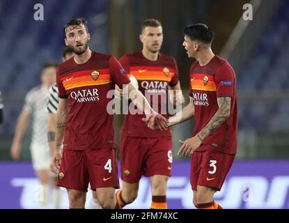 Rom, Italien, 6. Mai 2021. Bryan Cristante aus Roma (l.) feiert ihr zweites Tor während des Spiels der UEFA Europa League im Stadio Olimpico, Rom. Bildnachweis sollte lauten: Jonathan Moscrop / Sportimage Stockfoto