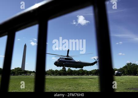 Marine One mit Präsident Joe Biden verlässt am Donnerstag, den 6. Mai 2021, die Ellipse in der Nähe des Weißen Hauses in Washington, DC. Präsident Biden reist nach Lake Charles, Louisiana. (Foto von Oliver Contreras/Sipa USA)Quelle: Oliver Contreras/Pool via CNP /MediaPunch Stockfoto