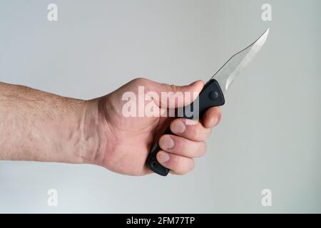 Männliche Hand mit kleinem Messer Stockfoto