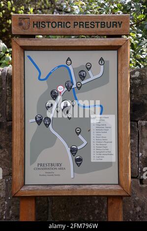 Touristeninformationskarte im Dorf Prestbury in der Gemeinde von Henshire Stockfoto