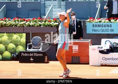 Madrid, Spanien. Mai 2021. Ashleigh Barty (AUS) Tennis : Ashleigh Barty aus Australien feiert nach dem Sieg im Einzel Halbfinale gegen Paula Badosa aus Spanien beim WTA 1000 'Mutua Madrid Open Tennis Turnier' bei der Caja Magica in Madrid, Spanien . Quelle: Mutsu Kawamori/AFLO/Alamy Live News Stockfoto