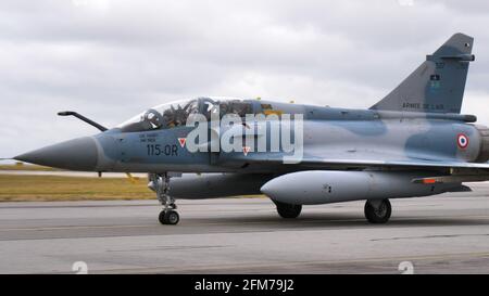 Evreux Air Base Frankreich JULY, 14, 2019 Dassault Mirage 2000B die zweisitzige, operative Umrüsttrainervariante der französischen Luftwaffe Stockfoto