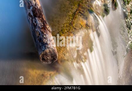 Die Affenschlucht, oder einfach Toss-Wasserfälle genannt, liegt an der Grenze zwischen der Gemeinde Neftenbach und Winterthur in der Schweiz. Stockfoto