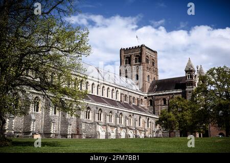 St Albans Cathedral im Stadtzentrum Blick vom Verulamium Parken Stockfoto