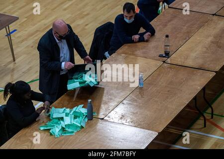 Brentwood Essex 6. Mai 2021 Covid Safe County Council election count at the Brentwood Center, Brentwood, Essex, Credit: Ian Davidson/Alamy Live News Stockfoto