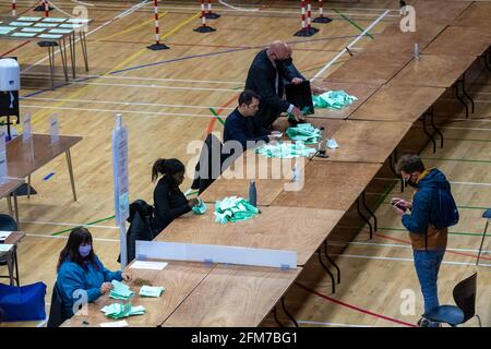 Brentwood Essex 6. Mai 2021 Covid Safe County Council election count at the Brentwood Center, Brentwood, Essex, Credit: Ian Davidson/Alamy Live News Stockfoto