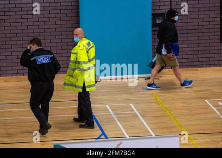 Brentwood Essex 6. Mai 2021 Covid Safe County Council election count at the Brentwood Center, Brentwood, Essex, Credit: Ian Davidson/Alamy Live News Stockfoto