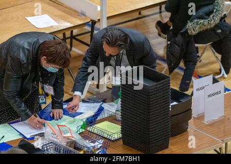 Brentwood Essex 6. Mai 2021 Covid Safe County Council election count at the Brentwood Center, Brentwood, Essex, Credit: Ian Davidson/Alamy Live News Stockfoto