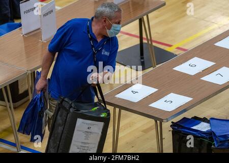 Brentwood Essex 6. Mai 2021 Covid Safe County Council election count at the Brentwood Center, Brentwood, Essex, Credit: Ian Davidson/Alamy Live News Stockfoto