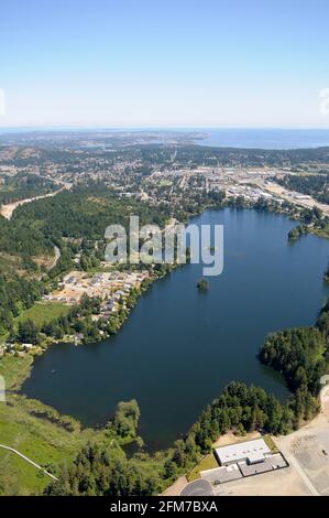 Luftaufnahme von Langford und Langford Lake, Vancouver Island, British Columbia, Kanada. Stockfoto