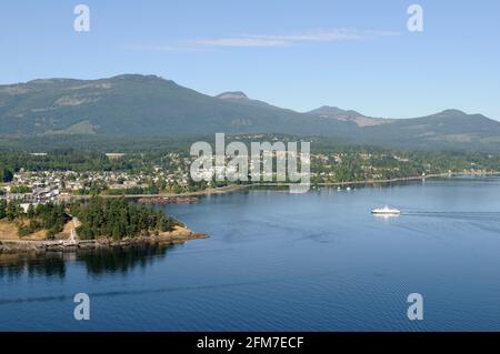 BC Ferry Kuper nähert sich Chemainus von den Fährterminals auf Thetis Island und Penelakut Island. Luftaufnahme von Chemainus, Vancouver Island, Stockfoto