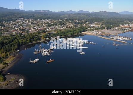 Slack Point und Ladysmith Harbour und die Stadt Ladysmith, British Columbia Luftaufnahmen, British Columbia, Kanada. Stockfoto