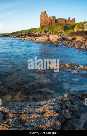 Die Ruinen von Dunure Castle an der Küste von Ayrshire. Stockfoto