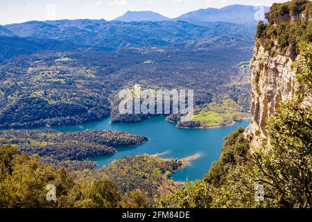 Blick auf einen Teil des Sau-Sumpfes von den Tavertet-Klippen. Collsacabra, Osona, Katalonien, Spanien Stockfoto