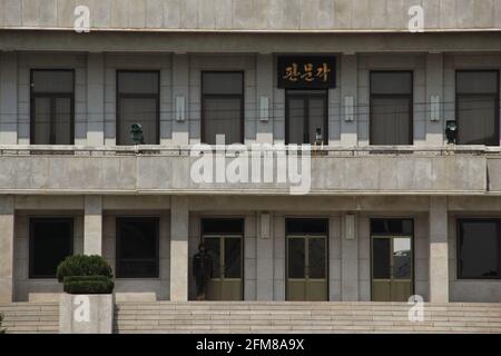 Sicherheitskameras in der Panmungak Hall auf der nordkoreanischen Seite Des gemeinsamen Sicherheitsgebiets an der Grenze zu Süd Korea Stockfoto