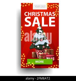 Weihnachtsverkauf, roter vertikaler Rabatt mit grünem Knopf und Weihnachtsbaum in einem Topf mit Geschenken auf weißem Hintergrund isoliert Stockfoto