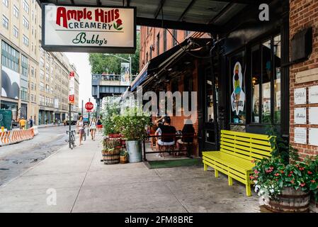 New York City, USA - 22. Juni 2018: Creamery with Ice Cremes in Meatpacking District in Chelsea. Es ist das angesagteste Freizeitviertel der Stadt. Ampfl Stockfoto