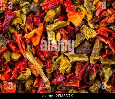 Getrocknete Paprika und Samen (Chilischoten, Habanero, Jalapeno, Rawit, Birds Eye Chili, thai-Chili) Stockfoto